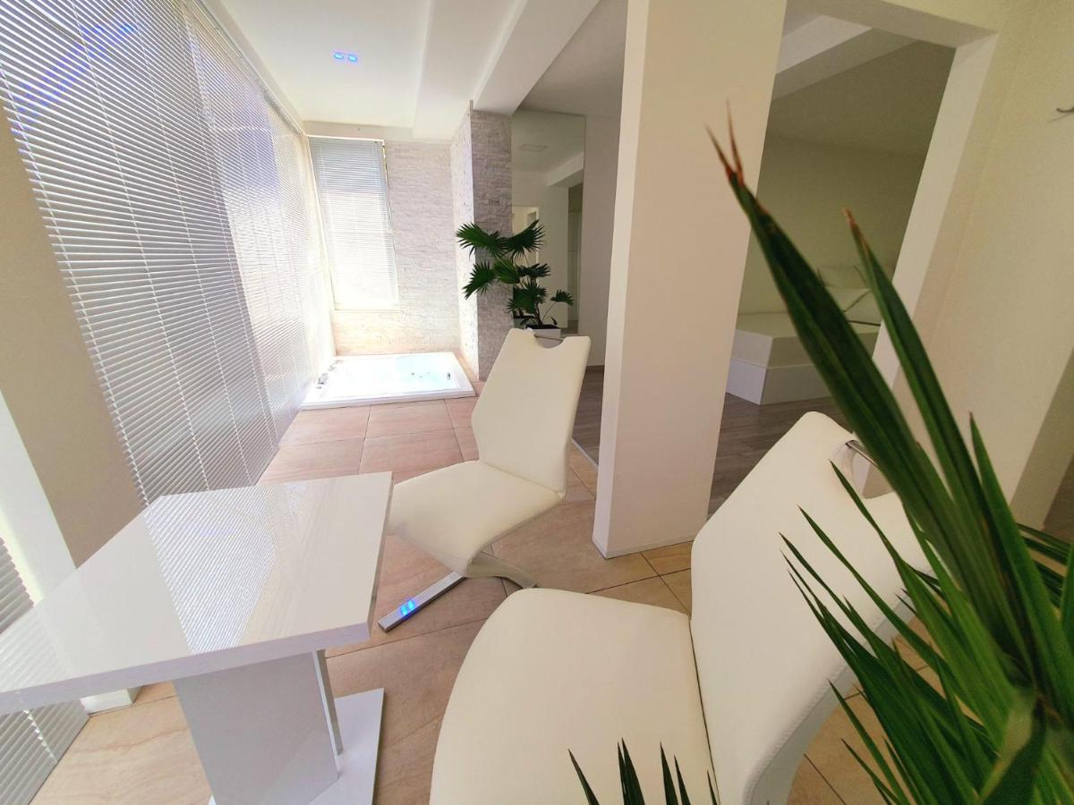 Penthouse Jacuzzi & Pool Apartmants Опатия Экстерьер фото