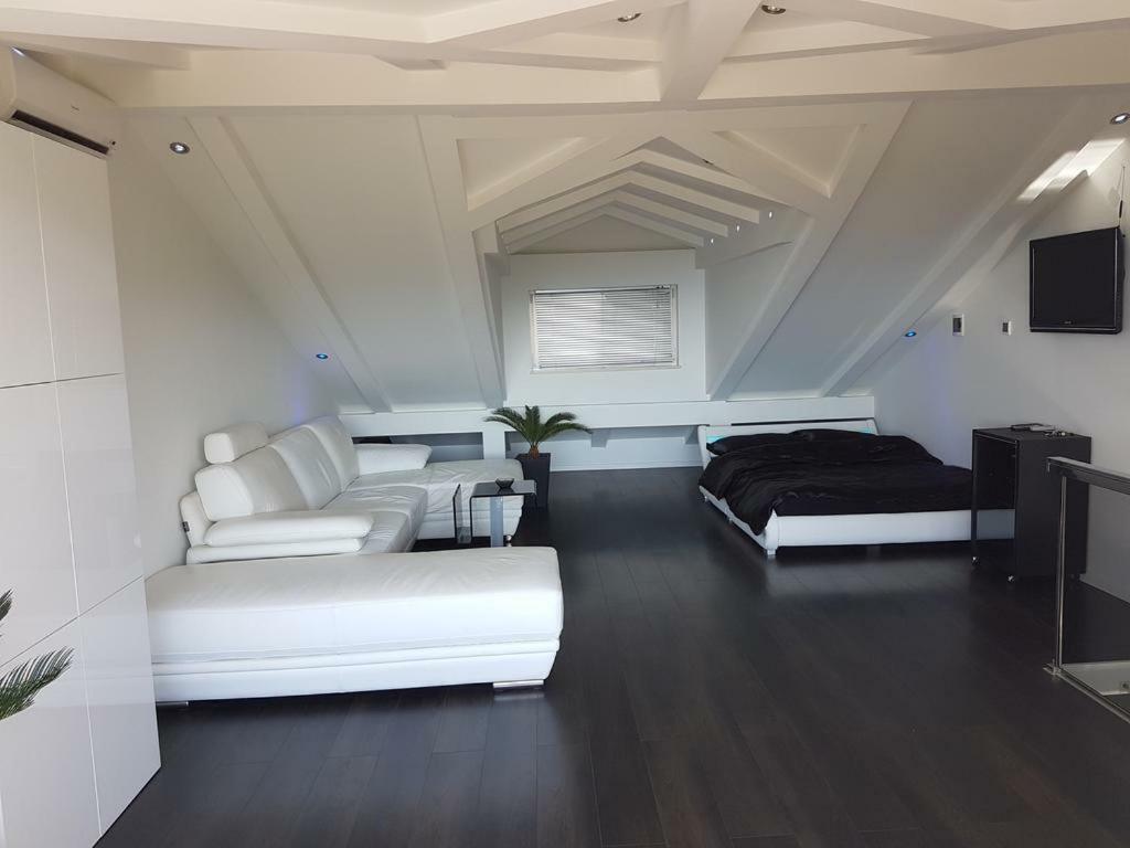 Penthouse Jacuzzi & Pool Apartmants Опатия Экстерьер фото